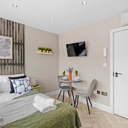 Boutique Heathrow Studio'S - Parking - Garden Apartment Harmondsworth Екстериор снимка