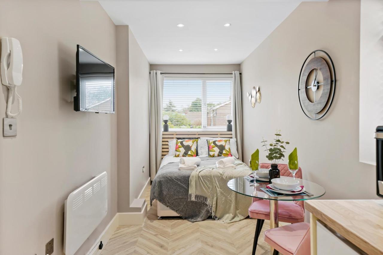 Boutique Heathrow Studio'S - Parking - Garden Apartment Harmondsworth Екстериор снимка