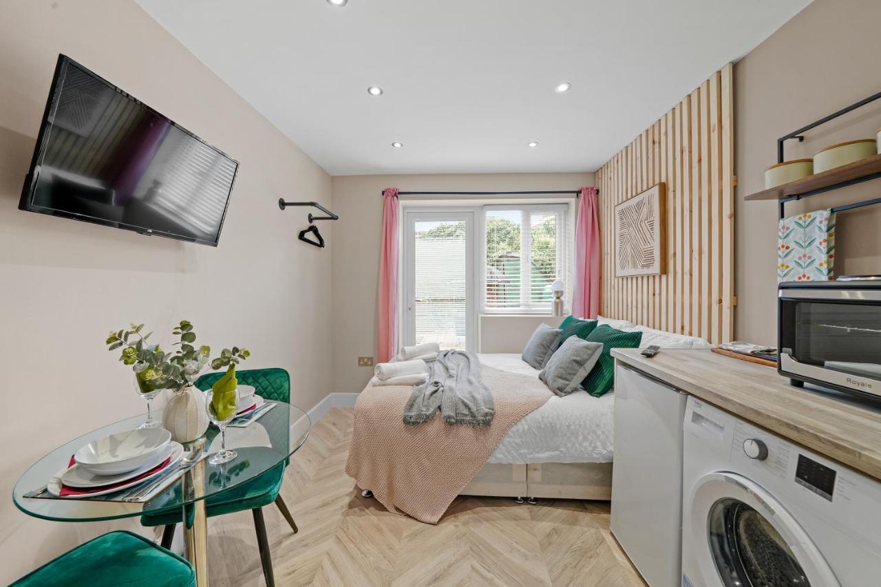 Boutique Heathrow Studio'S - Parking - Garden Apartment Harmondsworth Екстериор снимка