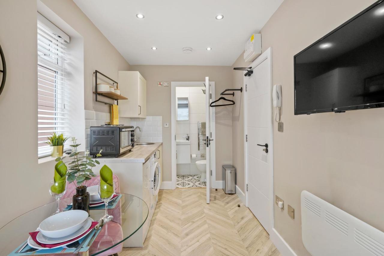 Boutique Heathrow Studio'S - Parking - Garden Apartment Harmondsworth Екстериор снимка