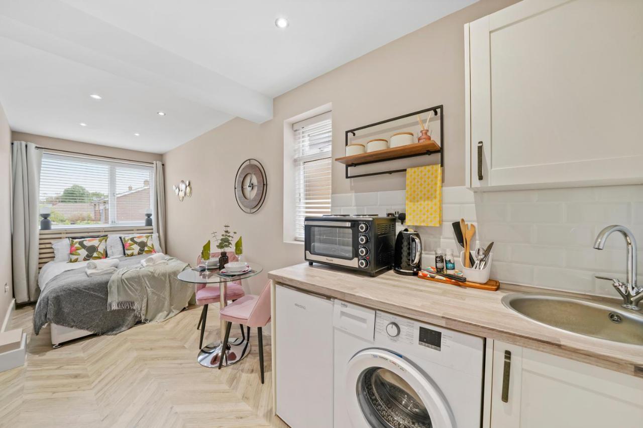 Boutique Heathrow Studio'S - Parking - Garden Apartment Harmondsworth Екстериор снимка