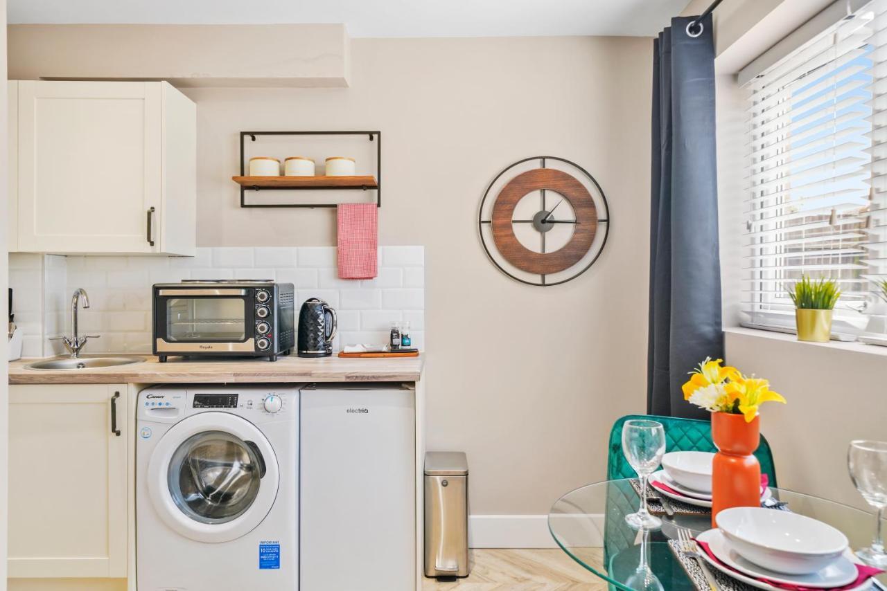 Boutique Heathrow Studio'S - Parking - Garden Apartment Harmondsworth Екстериор снимка