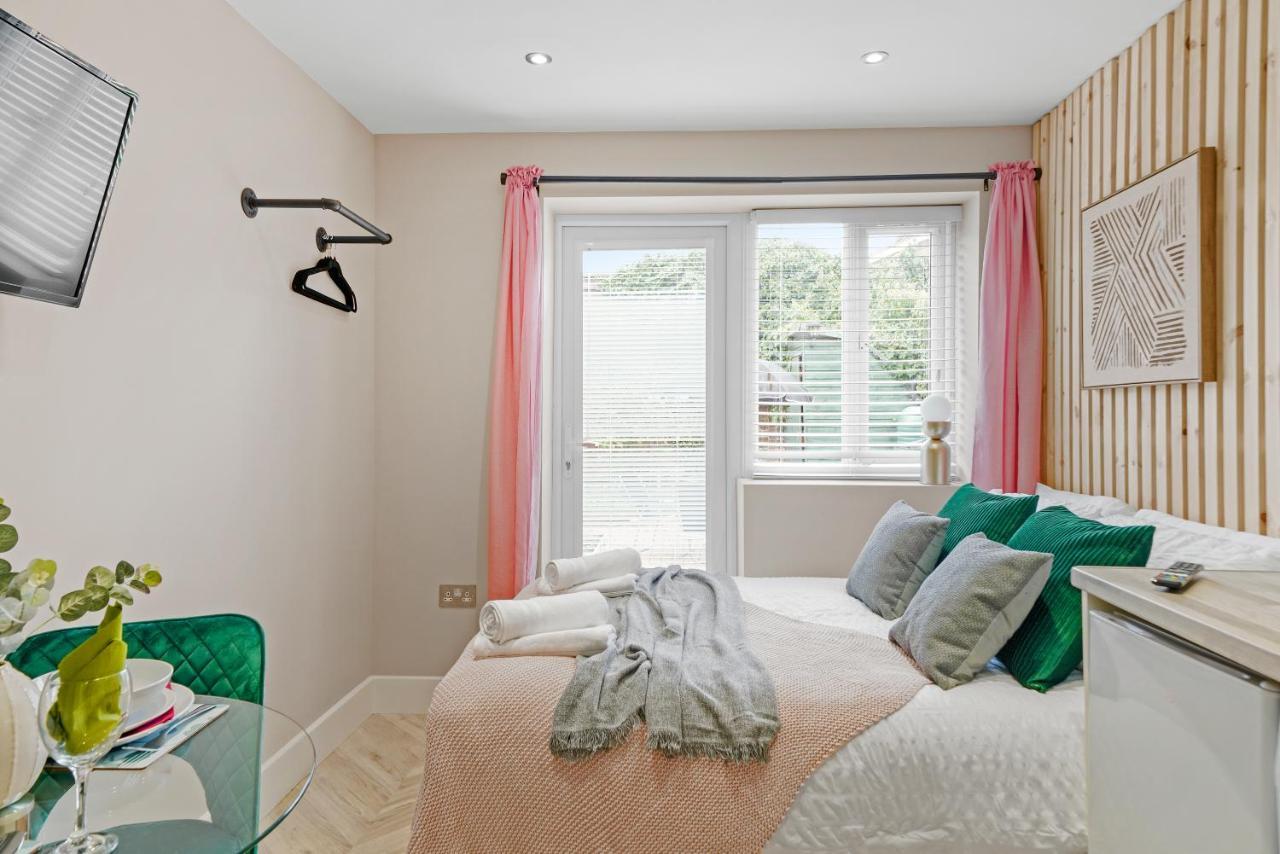 Boutique Heathrow Studio'S - Parking - Garden Apartment Harmondsworth Екстериор снимка