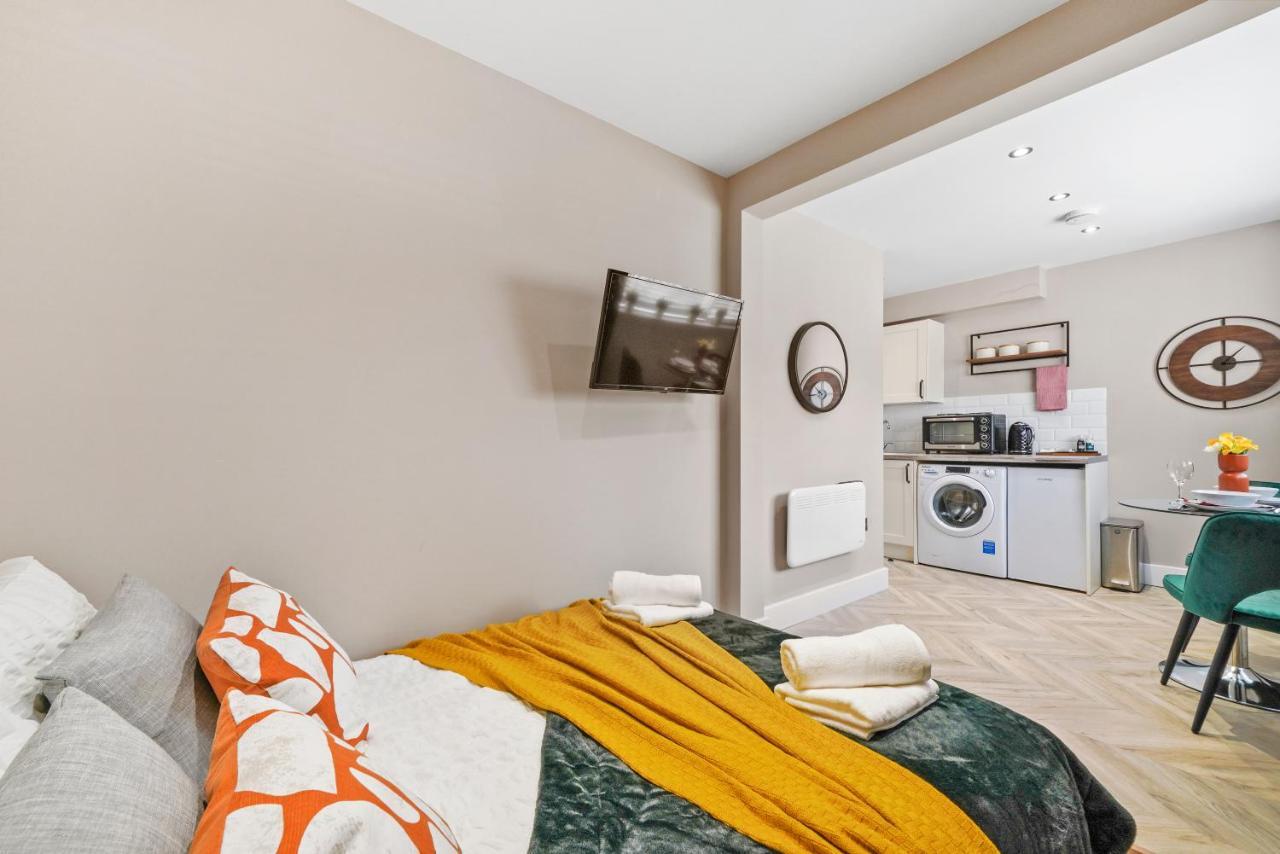 Boutique Heathrow Studio'S - Parking - Garden Apartment Harmondsworth Екстериор снимка