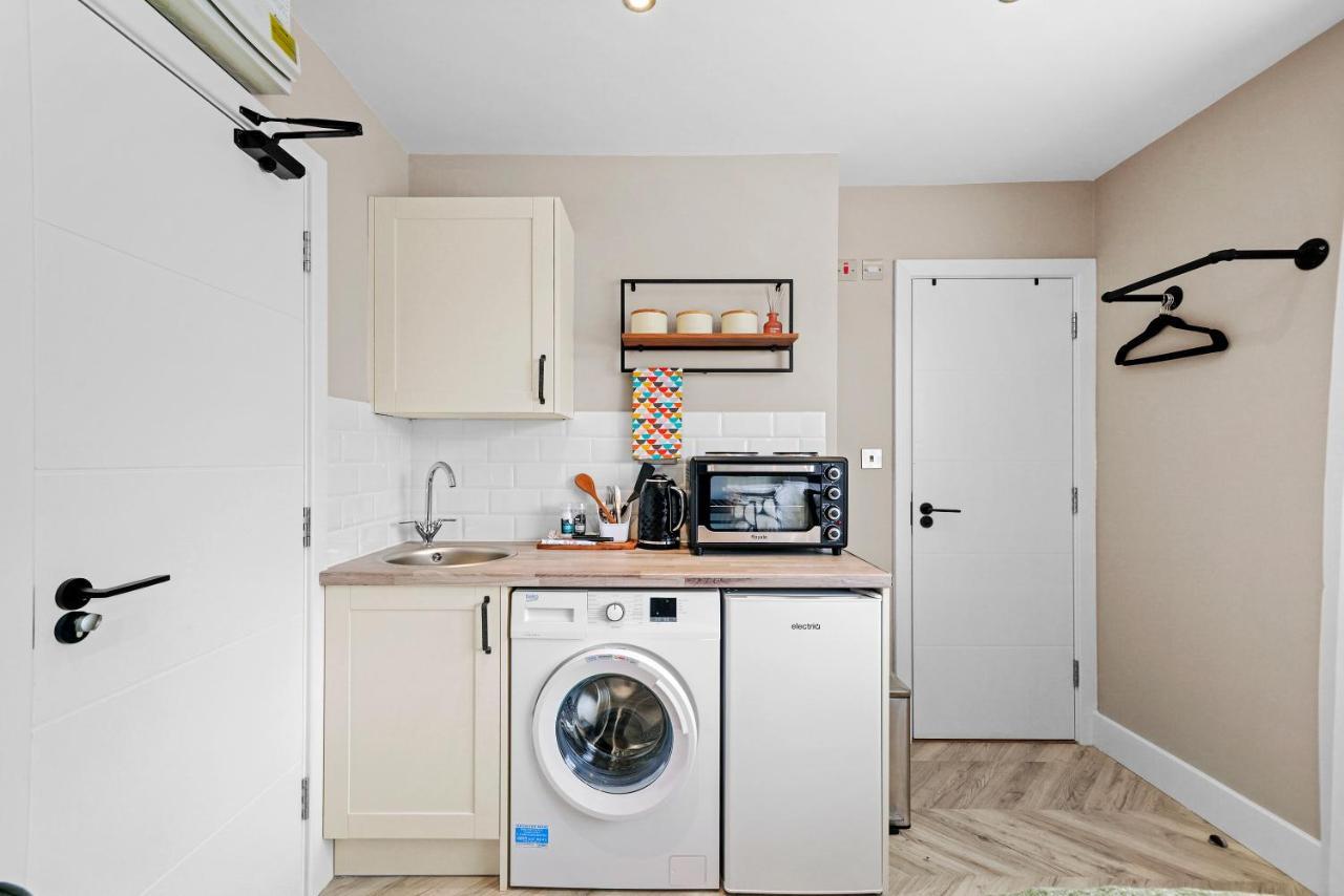 Boutique Heathrow Studio'S - Parking - Garden Apartment Harmondsworth Екстериор снимка
