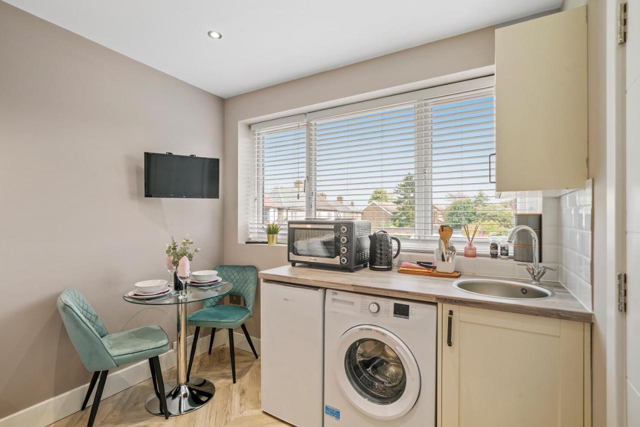 Boutique Heathrow Studio'S - Parking - Garden Apartment Harmondsworth Екстериор снимка