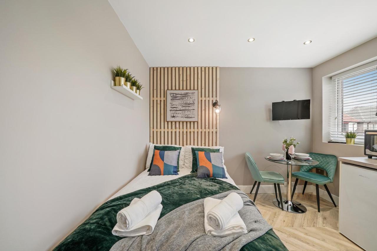 Boutique Heathrow Studio'S - Parking - Garden Apartment Harmondsworth Екстериор снимка