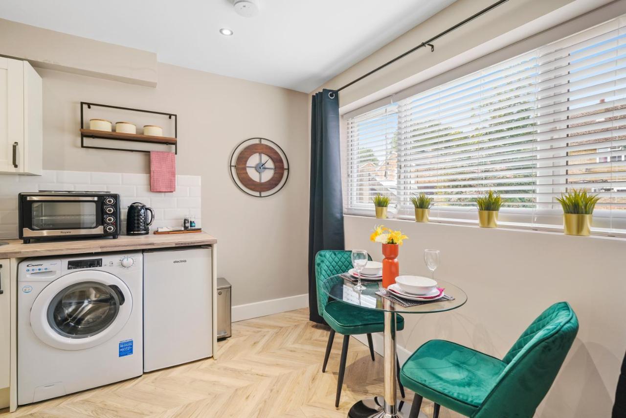 Boutique Heathrow Studio'S - Parking - Garden Apartment Harmondsworth Екстериор снимка