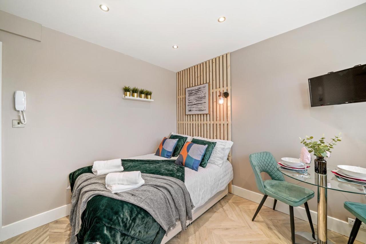 Boutique Heathrow Studio'S - Parking - Garden Apartment Harmondsworth Екстериор снимка
