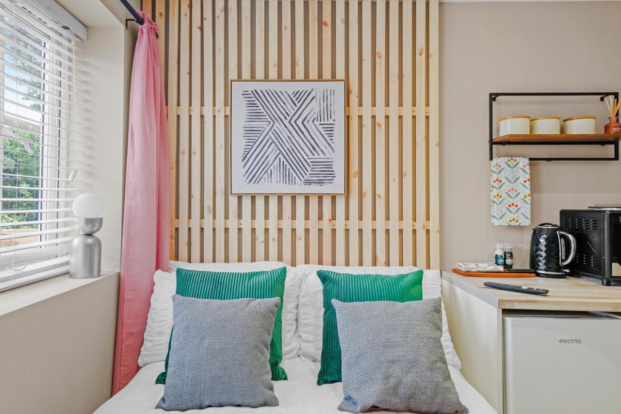 Boutique Heathrow Studio'S - Parking - Garden Apartment Harmondsworth Екстериор снимка