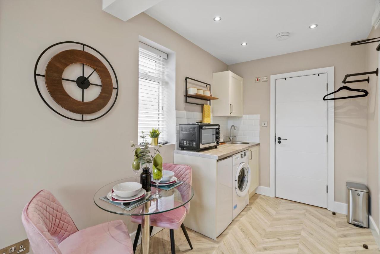 Boutique Heathrow Studio'S - Parking - Garden Apartment Harmondsworth Екстериор снимка