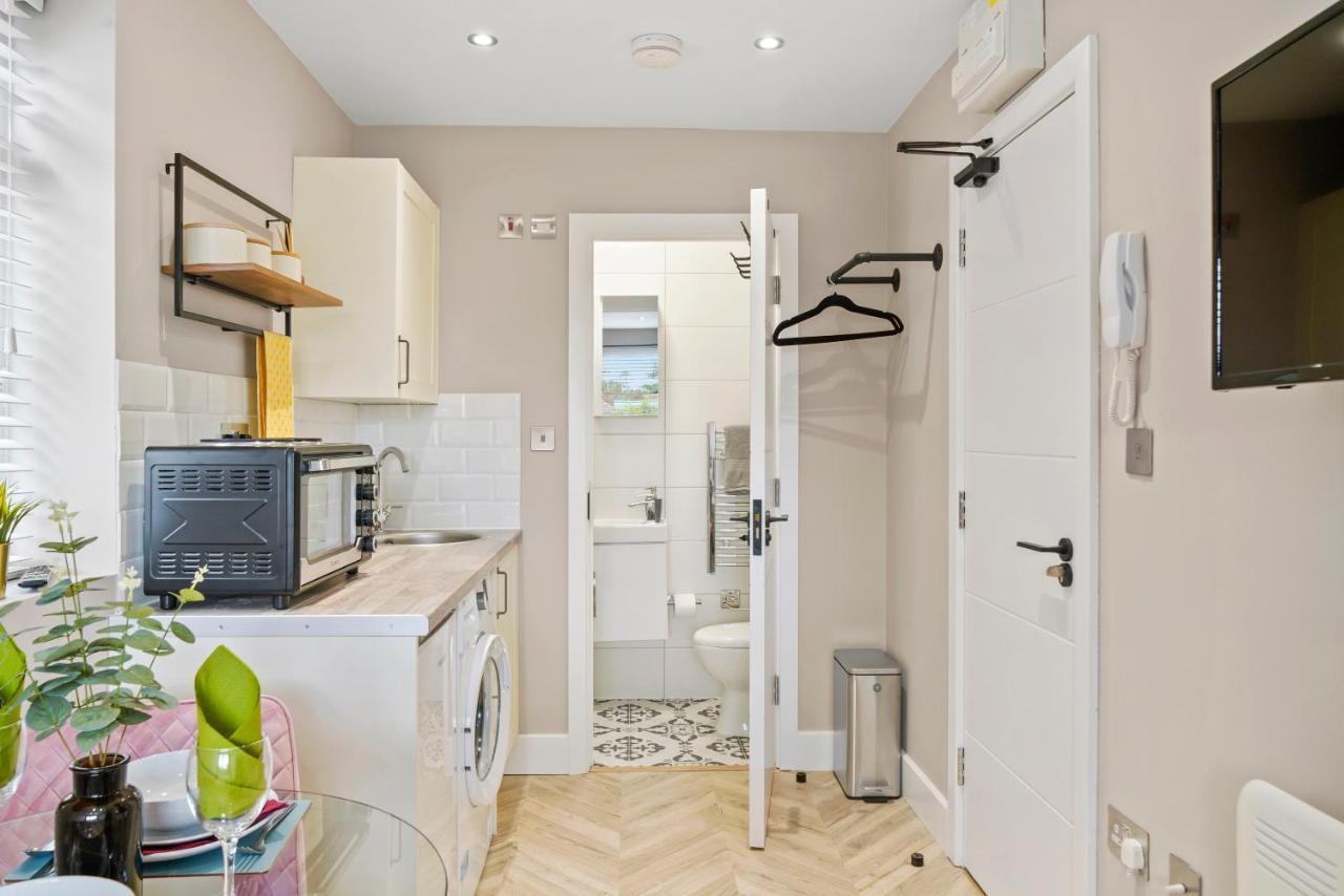 Boutique Heathrow Studio'S - Parking - Garden Apartment Harmondsworth Екстериор снимка
