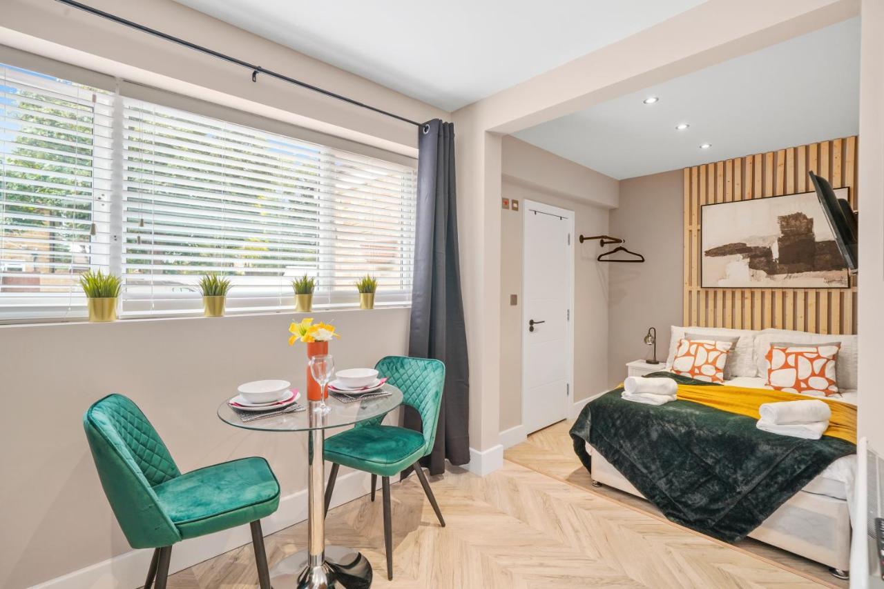 Boutique Heathrow Studio'S - Parking - Garden Apartment Harmondsworth Екстериор снимка