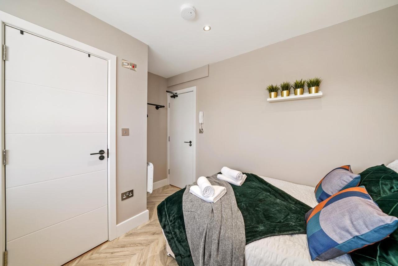 Boutique Heathrow Studio'S - Parking - Garden Apartment Harmondsworth Екстериор снимка