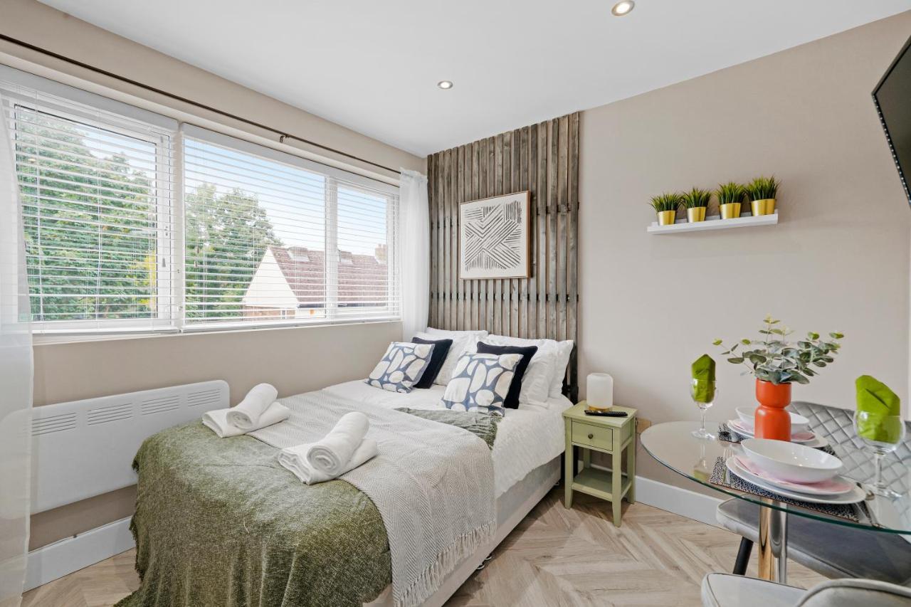 Boutique Heathrow Studio'S - Parking - Garden Apartment Harmondsworth Екстериор снимка