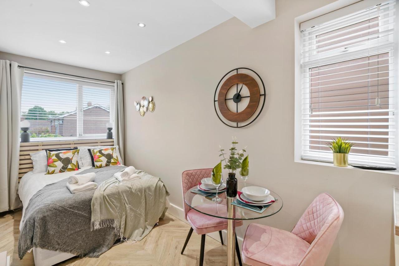 Boutique Heathrow Studio'S - Parking - Garden Apartment Harmondsworth Екстериор снимка